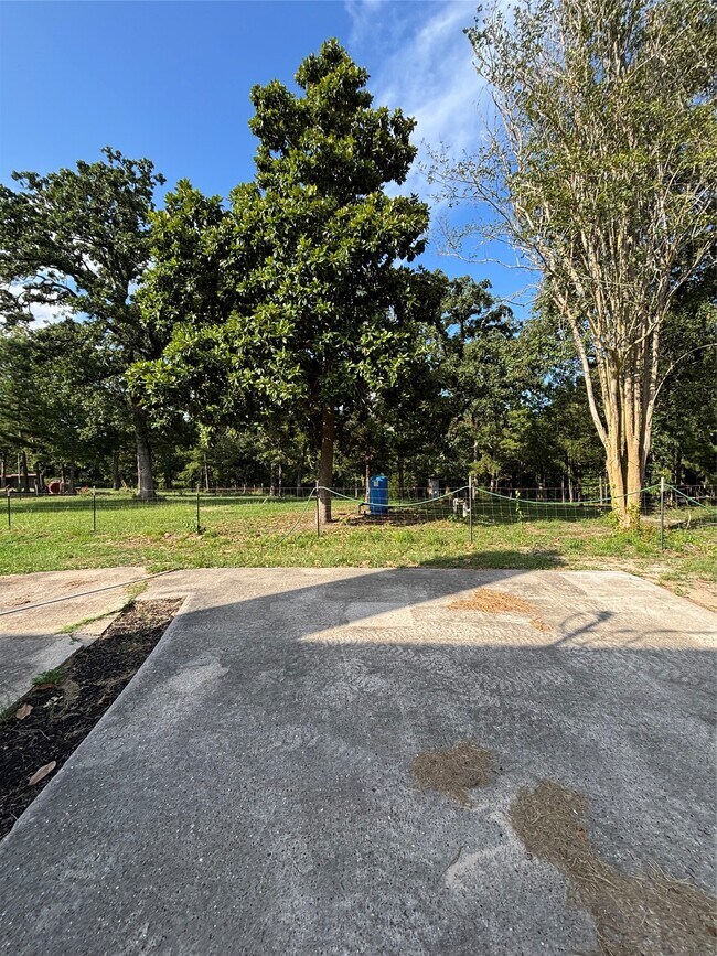 Building Photo - 8049 Forest Hills Dr