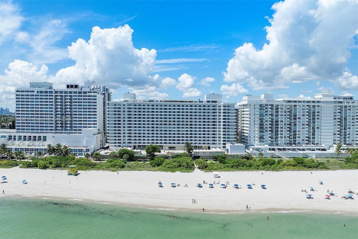 Primary Photo - 5555 Collins Ave