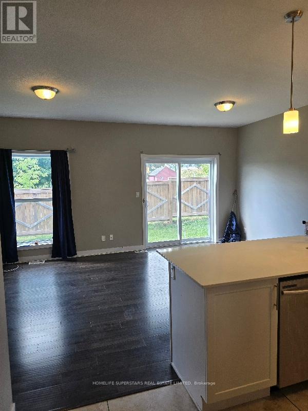Building Photo - 439 Athlone Ave