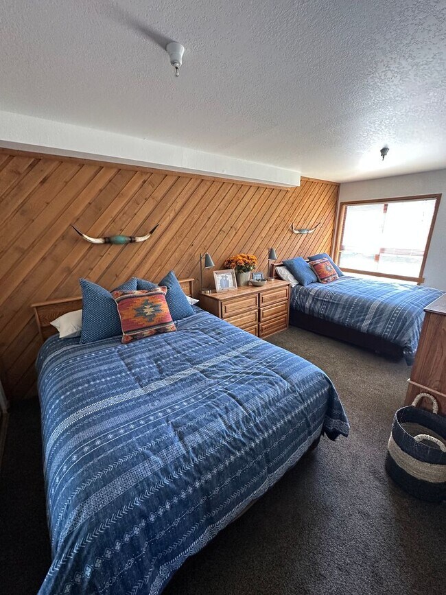 Foto del edificio - Spacious Aspen Creek Condo with Loft & Mountain Views – Mammoth Lakes (Available in the Springtime)