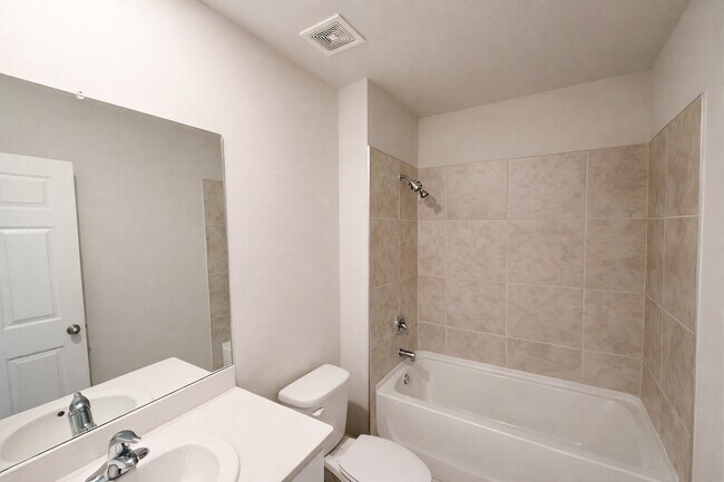 Foto del edificio - 20570 Charles St