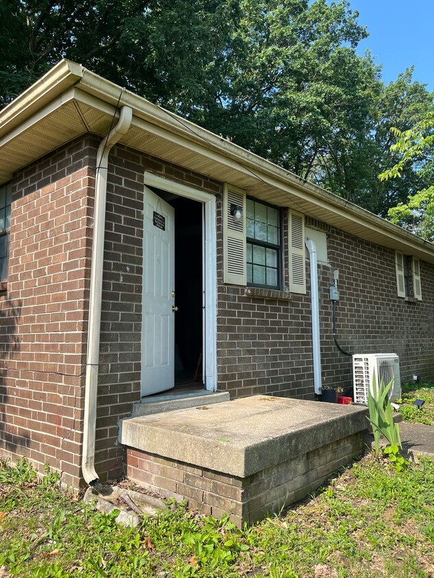 2 Bedroom/1 Bath Duplex at 423 Cedar Valle... - 2 Bedroom/1 Bath Duplex at 423 Cedar Valle...