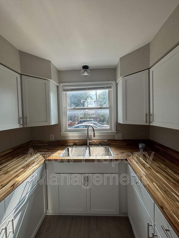 Building Photo - 704 N 26th St