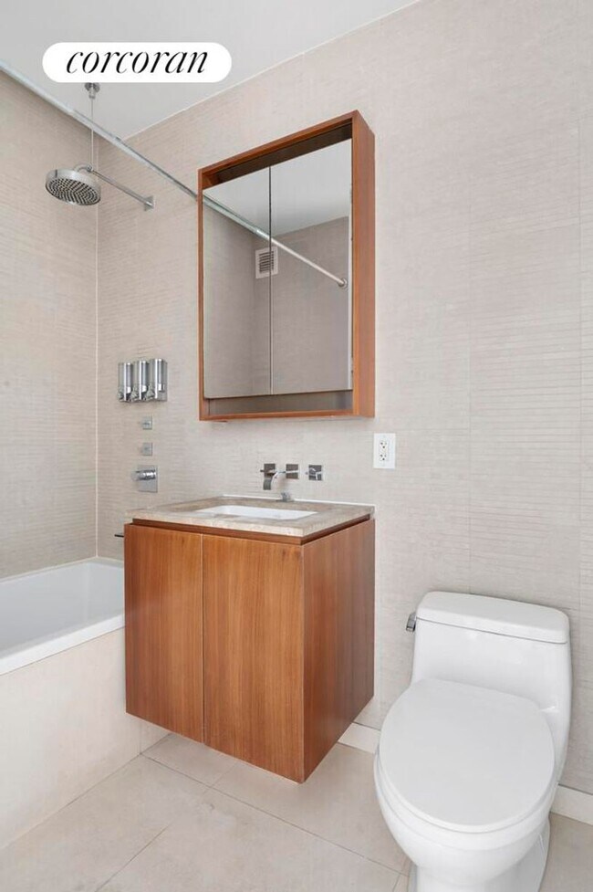 Foto del edificio - 555 W 59th St