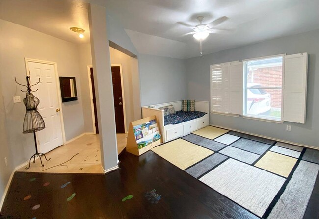 Building Photo - 3815 Lake Edinburg Ln