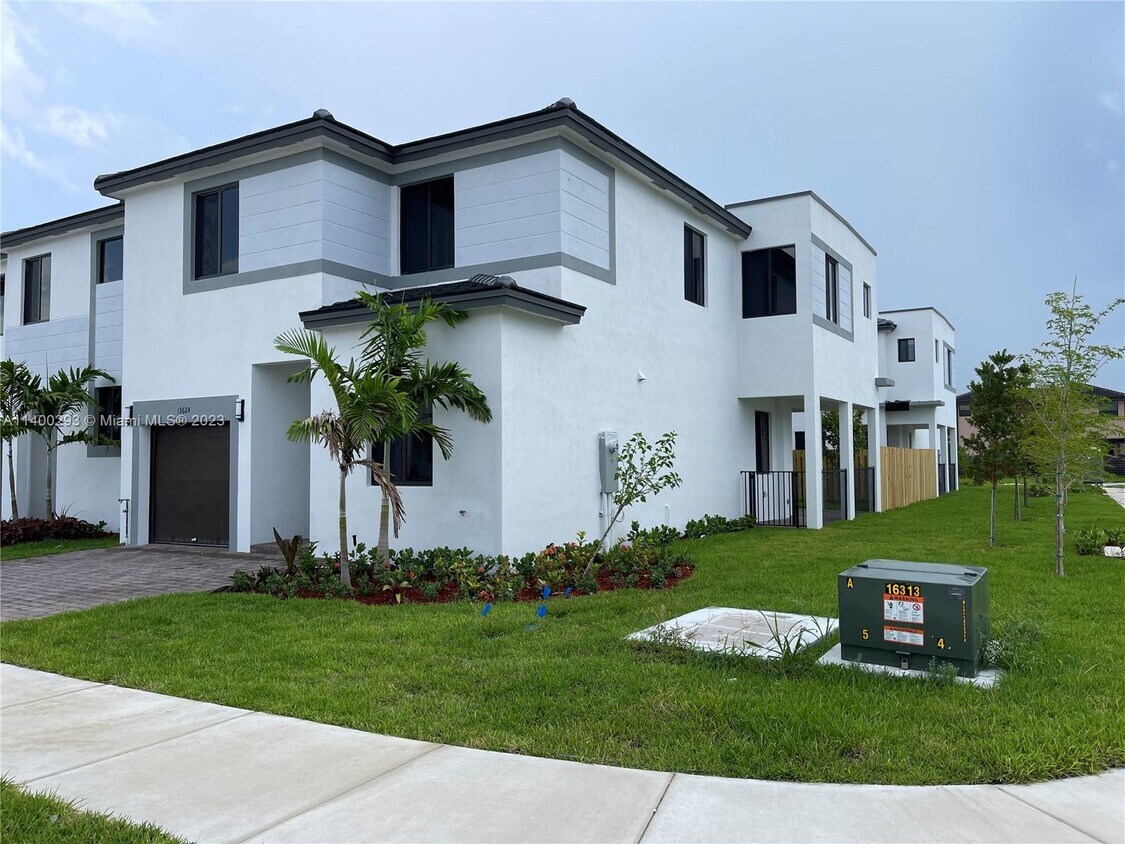 13624 SW 158th Ave, Miami, FL 33196 Townhome Rentals in Miami FL