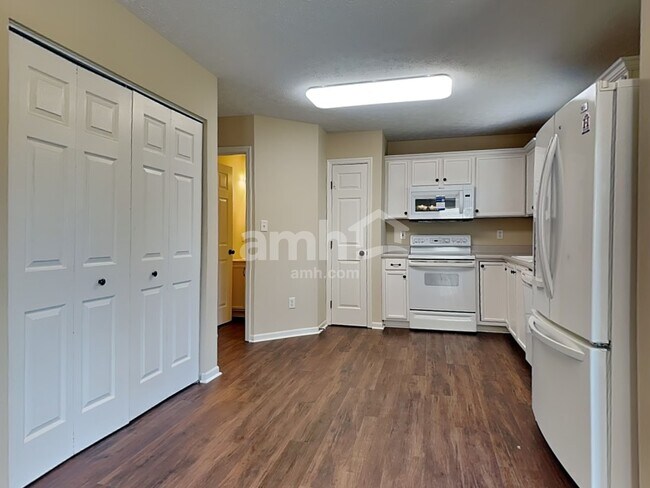 Foto del edificio - 825 Thornton Drive