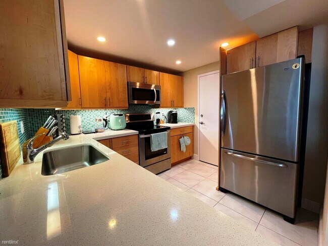 Building Photo - 2 br, 2 bath Condo - 1170 N Federal Hwy Ap...