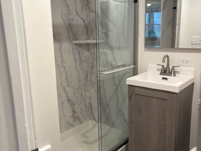 Building Photo - 847 Hannah Ave