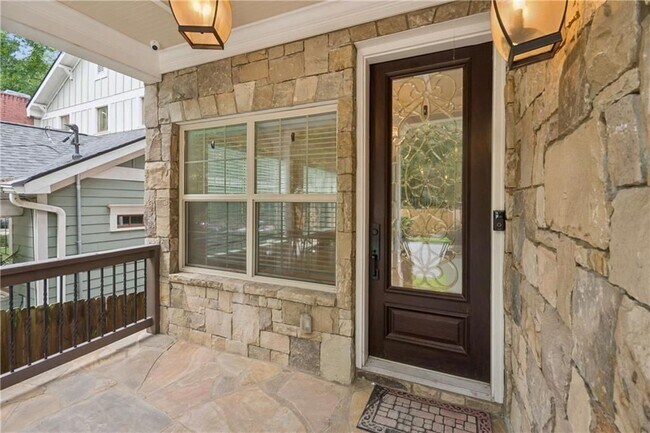 Foto del edificio - 374 Clifton Rd NE
