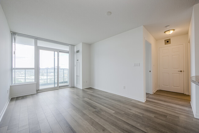 Photo du bâtiment - 4900-4900 Glen Erin Dr
