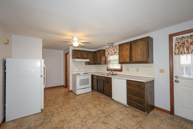 Building Photo - 27 Midridge Cir