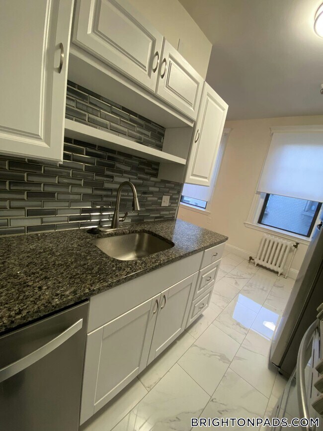 Foto del edificio - 374 Chestnut Hill Ave