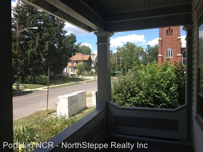Building Photo - 2334 Indianola Ave