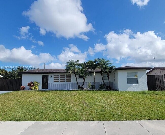 Building Photo - 30055 SW 143rd Ct