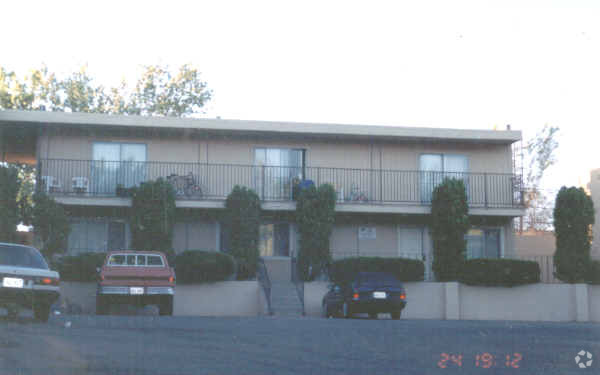 Building Photo - 2436 Sutro St