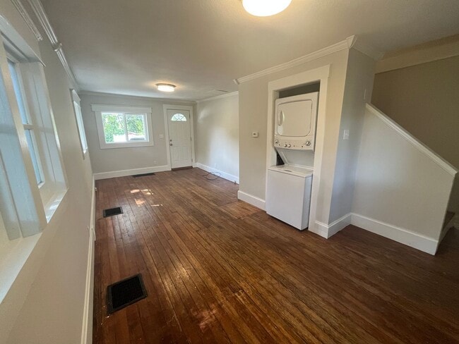 Building Photo - 3-bedroom, 1.0 bathroom Home near downtown Niles