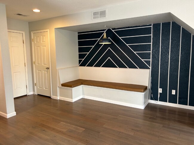 Building Photo - 526 Plowman Way