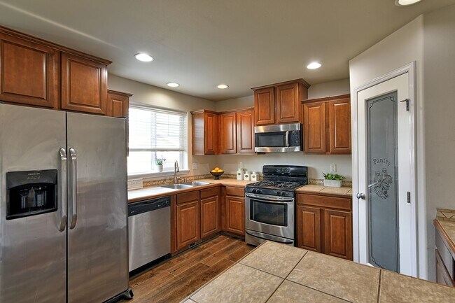 Foto del edificio - Spacious Craftsman Style Home - Pet Friendly!