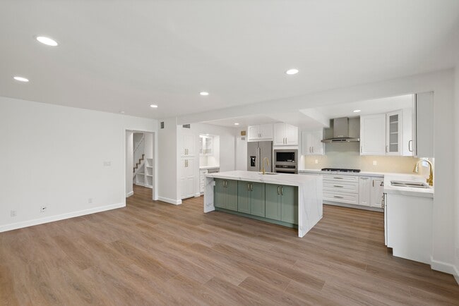 Building Photo - 20152 Redlands Dr