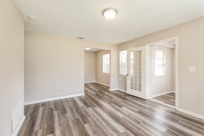 Foto del edificio - 5528 Vernon Rd