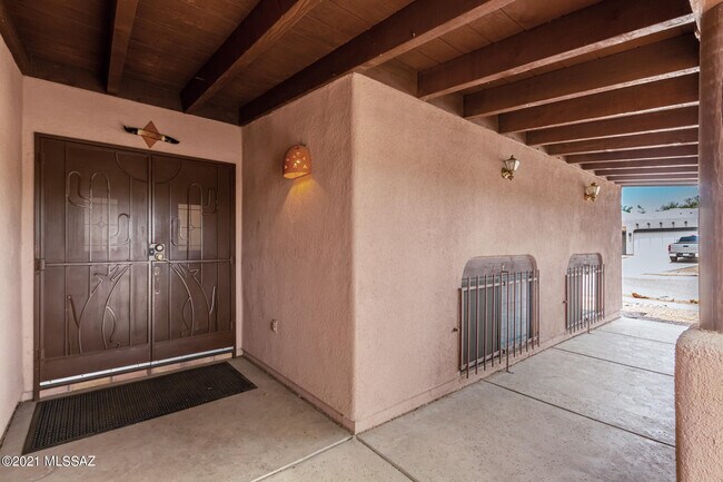 Building Photo - 9361 N Camino De La Tierra