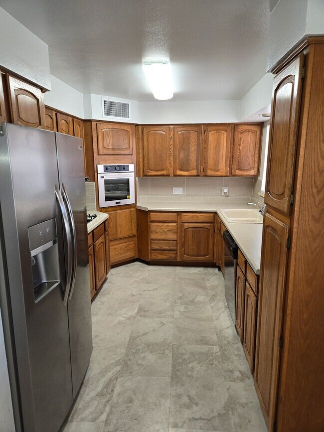 Foto del edificio - Single Story 3 Bedroom, 2 Bath in Phoenix