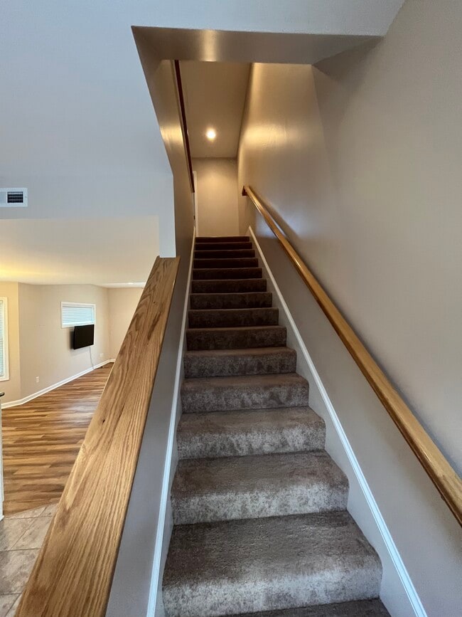 Building Photo - 210 Blackbird Village Cir