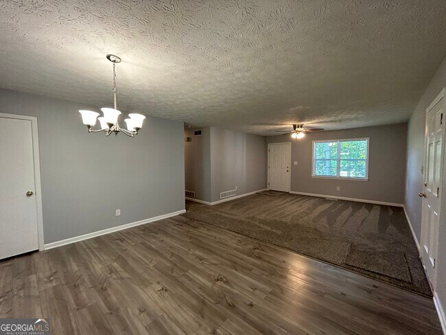 Building Photo - 8546 E Union Hill Rd