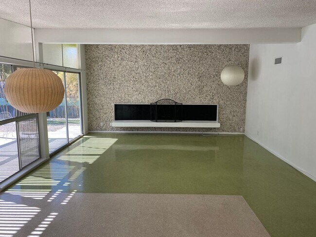 Foto del edificio - Famous "Caddy Shack" Home! Amazing Mid-Mod in Heart of Las Vegas!!