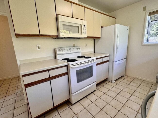 Building Photo - 251 Karen Way