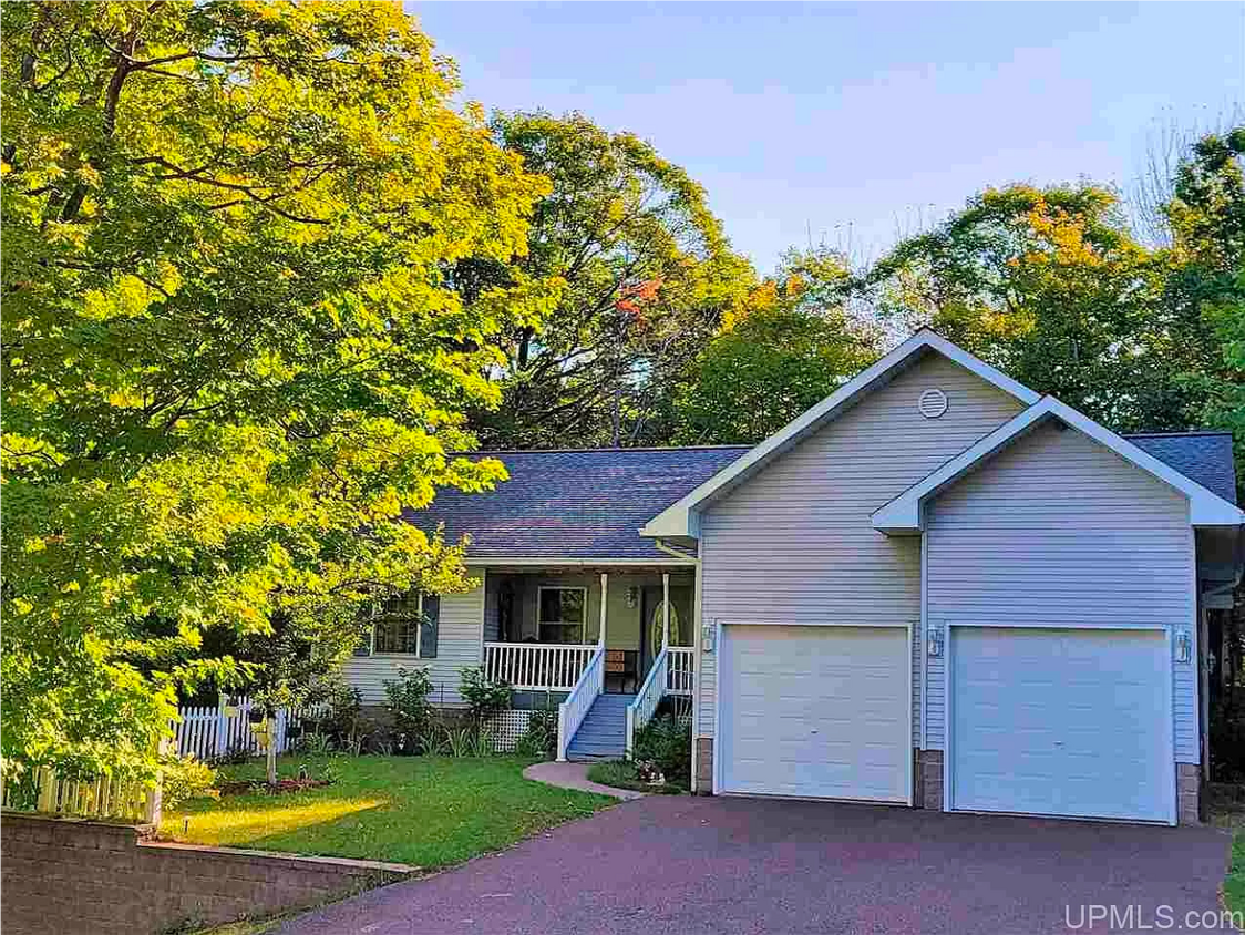 2003 Spruce Ln, Houghton, MI 49931 House Rental in Houghton, MI