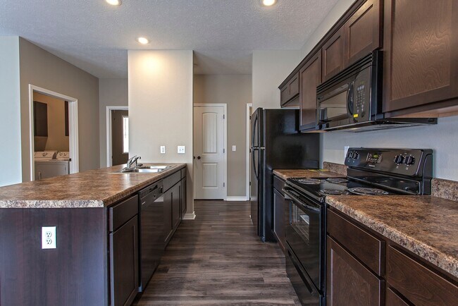 Building Photo - 3 Bed / 3 Bath 1200sqft House
