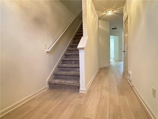 Building Photo - 6459 Topside Ave