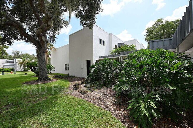 Foto del edificio - 1808 Village Ct
