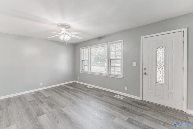 Foto del edificio - 4808 Bluehaven Dr NW