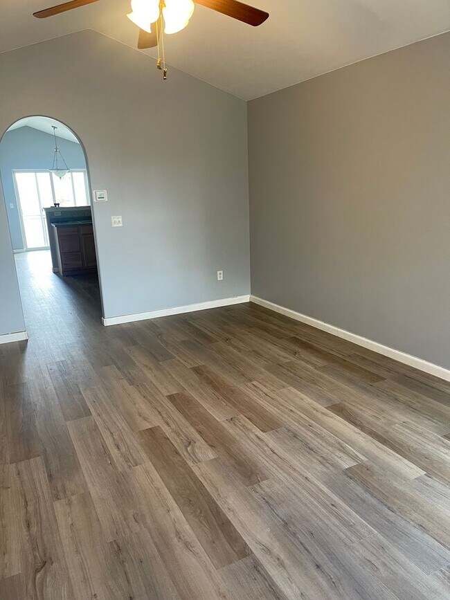 Foto del edificio - Charming 3 Bed, 2 Bath Home in Prime Belgrade Location