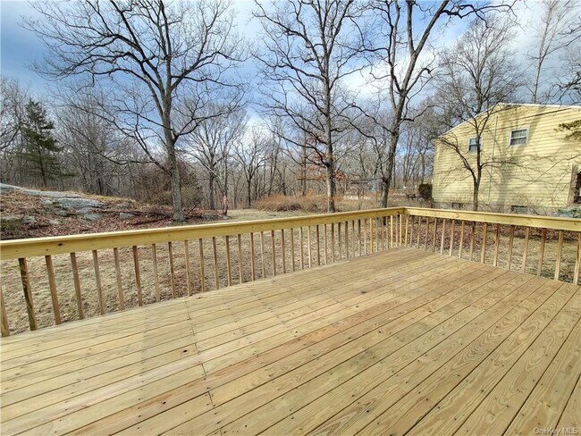 Foto del edificio - 43 Cedar Cliff Rd