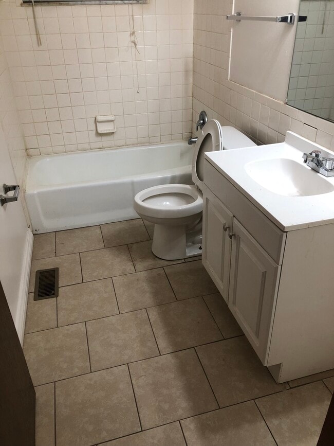 Bathroom - 4336 Fair Oaks Rd