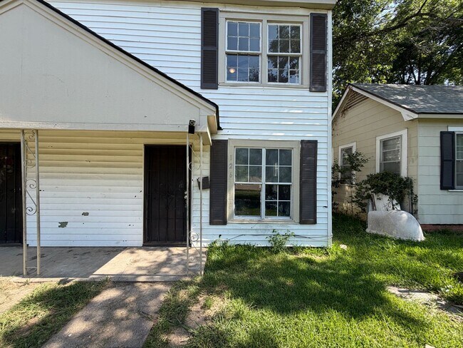 Building Photo - 2 Bedroom Highland Apartment - For Group Homes Only