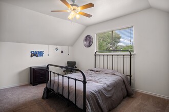 Building Photo - 706 Yale Ln