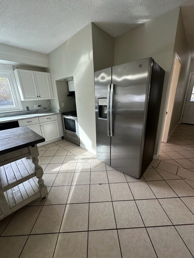 Kitchen - 14 Ferraro St