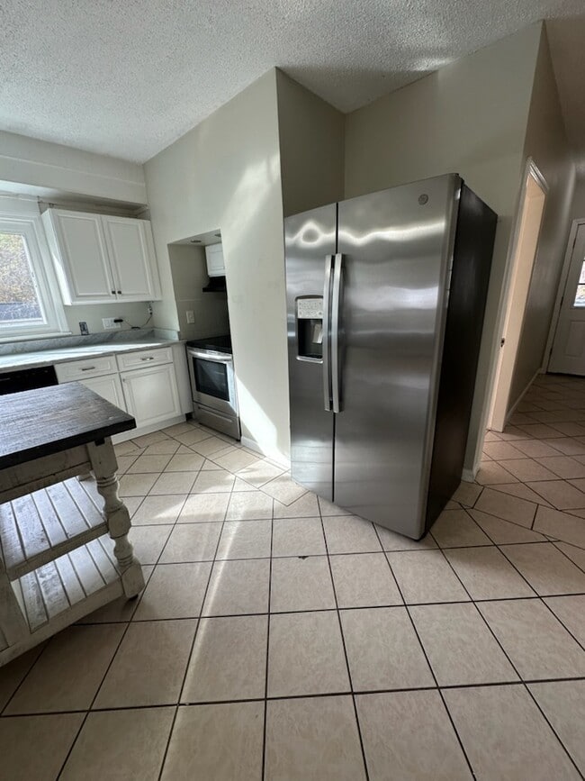 Kitchen - 14 Ferraro St