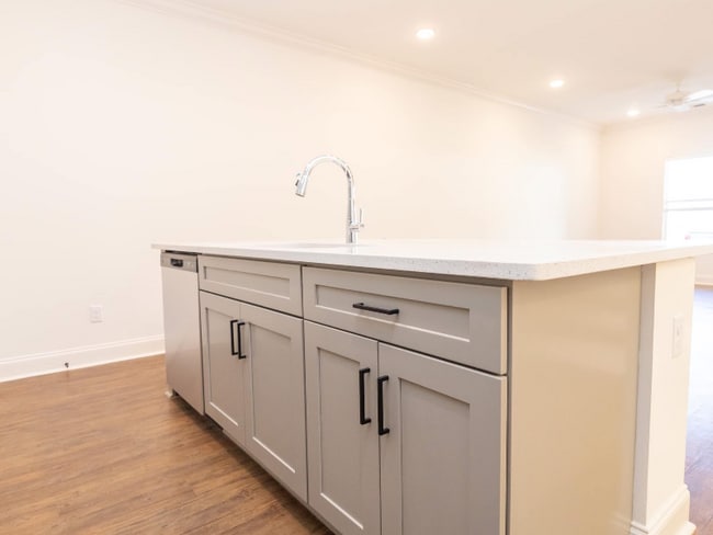 Foto del edificio - 637 Cottage Grv Cir