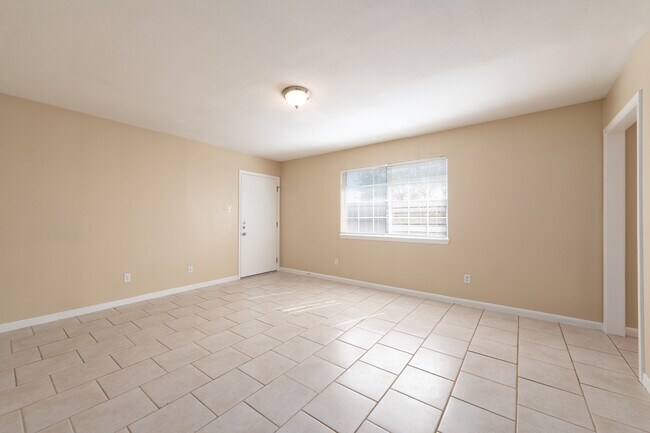 Foto del edificio - 7300 Twin Crest Dr