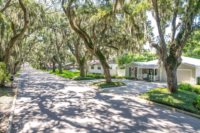 Foto del edificio - 16 Magnolia Ave