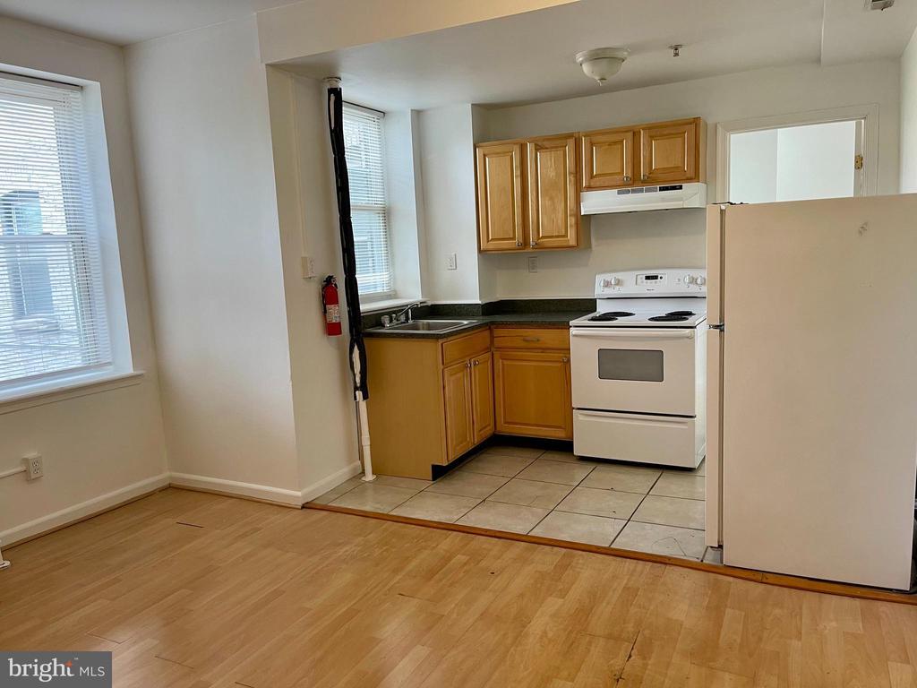 Primary Photo - 307 Dolphin St
