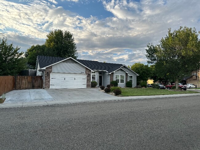 Building Photo - 5313 N Ice Springs Way