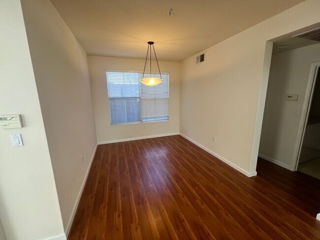 Building Photo - Spacious 4 bed 2.5 bath home in Sunnyvale.