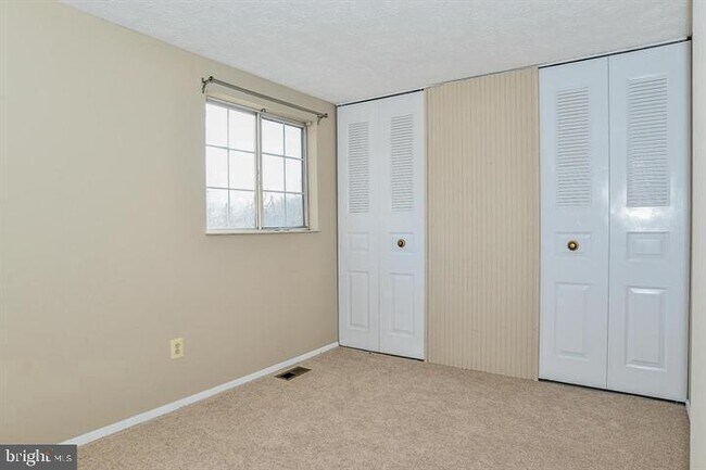 Building Photo - 8441 Lazy Creek Ct